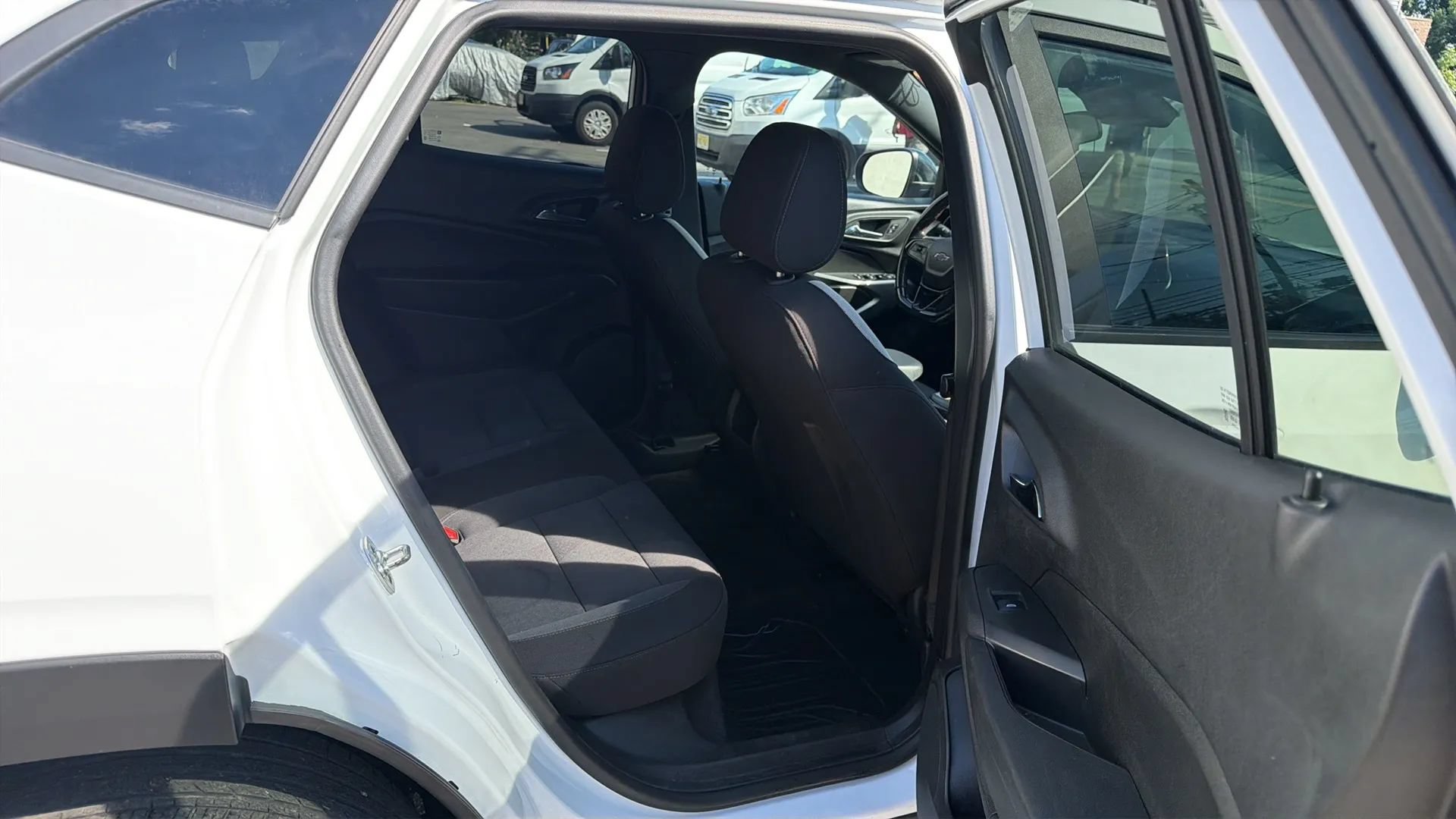 Used 2025 Chevrolet Trax RS FWD image 26
