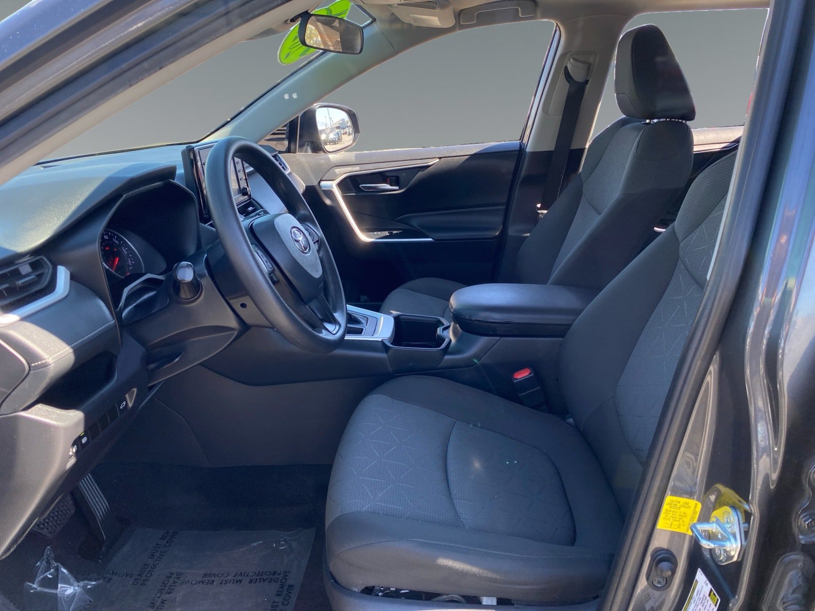 Used 2022 Toyota RAV4 XLE w/ Convenience Package FWD image 9