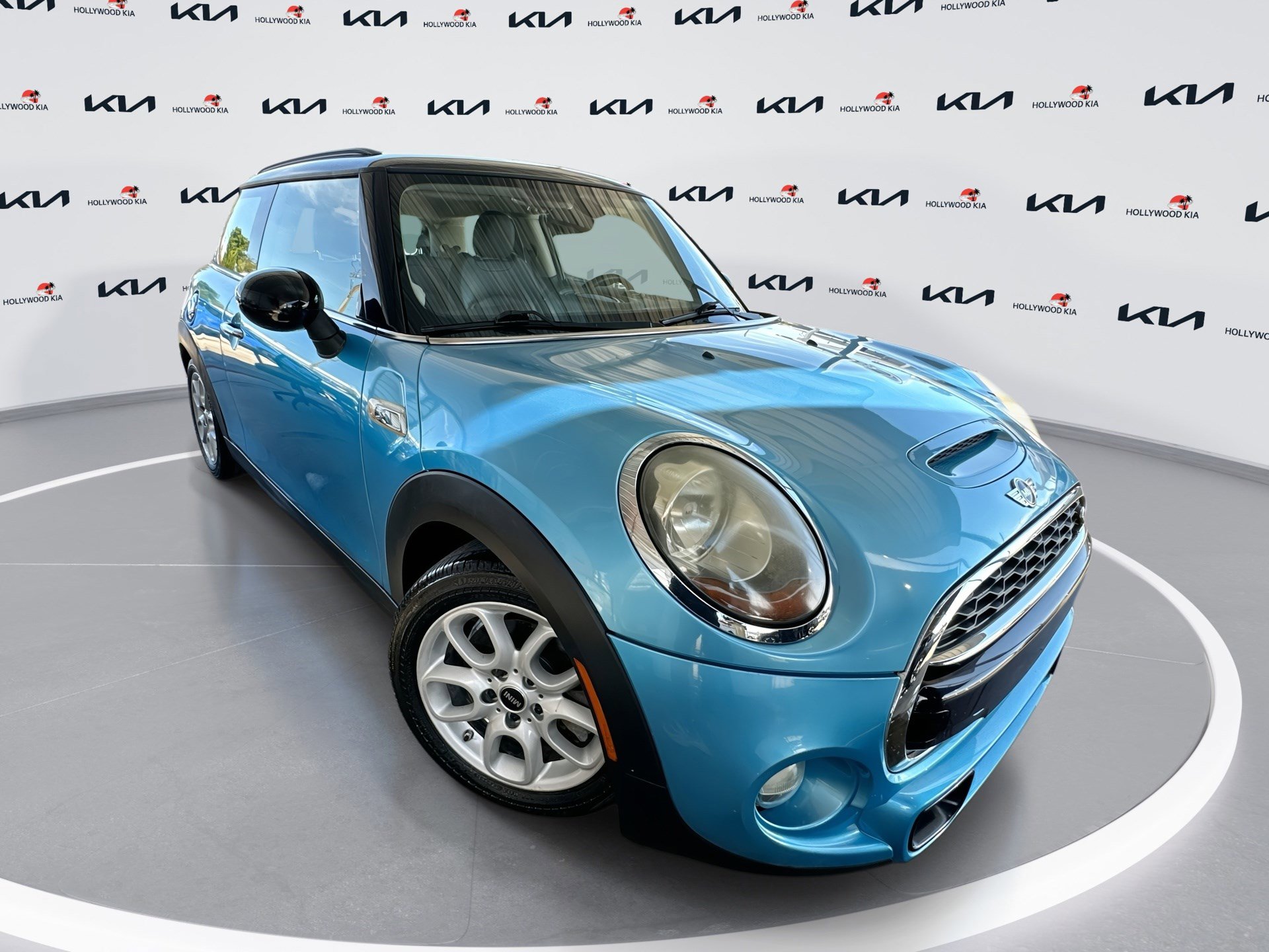 Used 2015 MINI Cooper S image 1