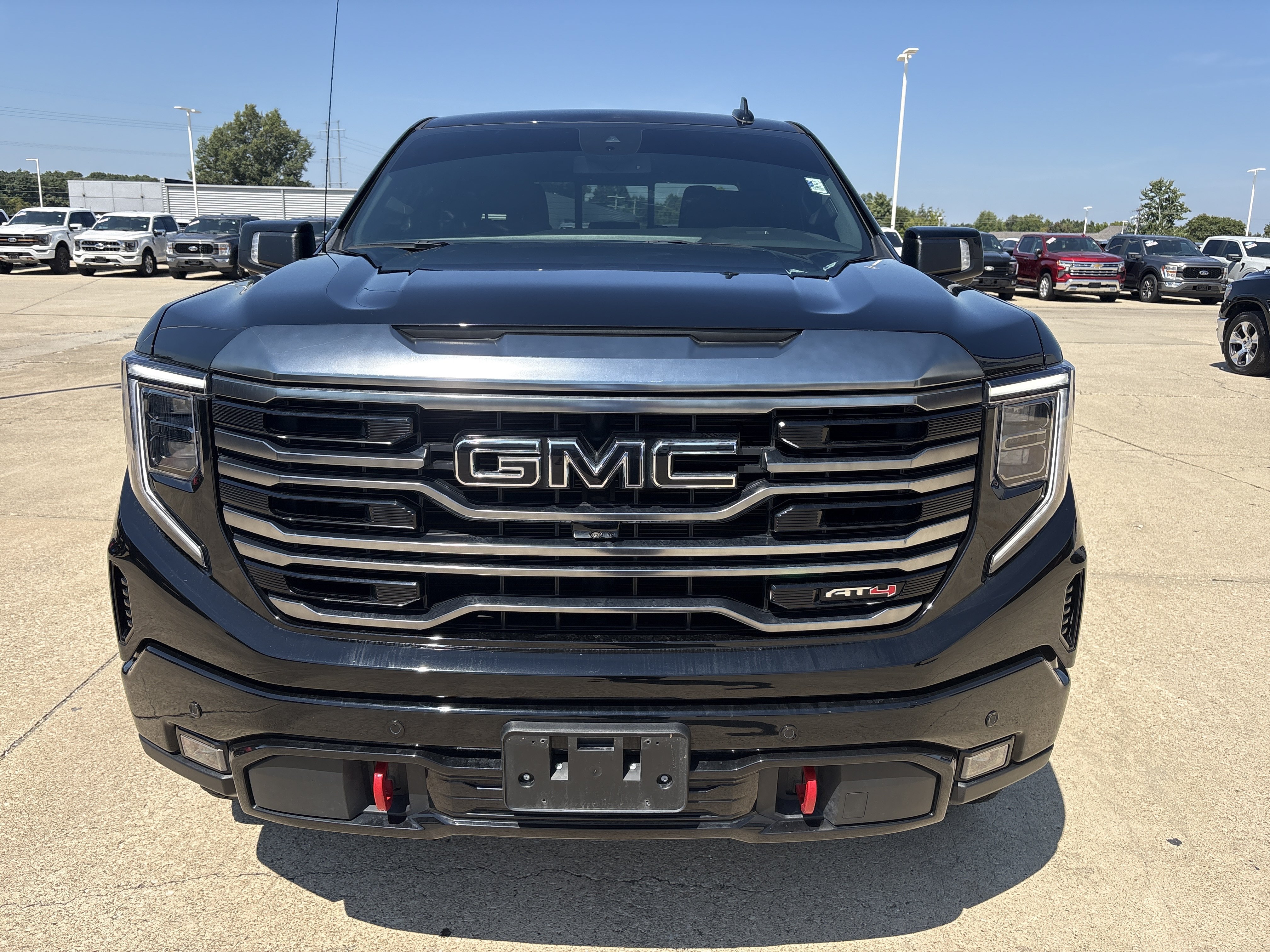 Used 2022 GMC Sierra 1500 AT4 w/ AT4 Premium Package AWD/4WD image 3