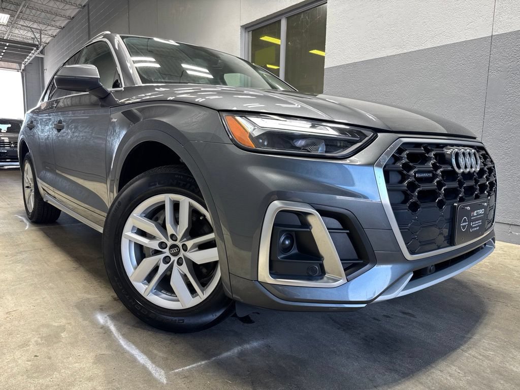 Used 2023 Audi Q5 2.0T Premium w/ Convenience Package AWD/4WD image 2