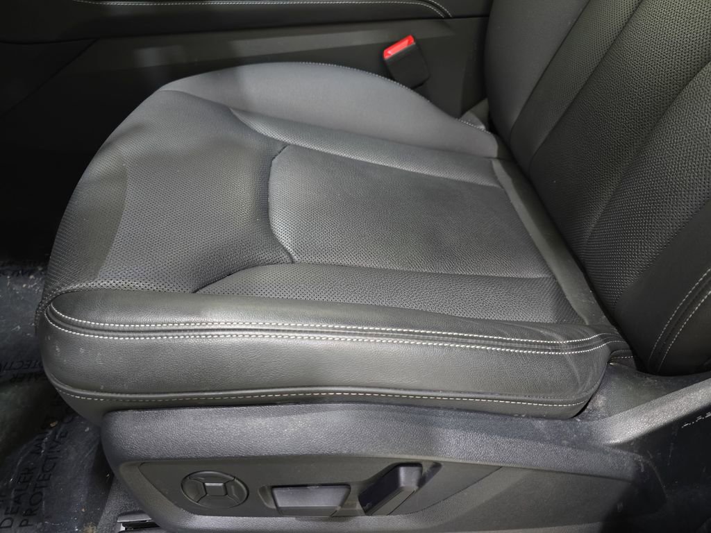 Used 2025 Audi Q8 Premium Plus image 31