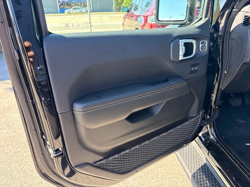 New 2027 Jeep Wrangler Unlimited Sahara AWD/4WD image 18