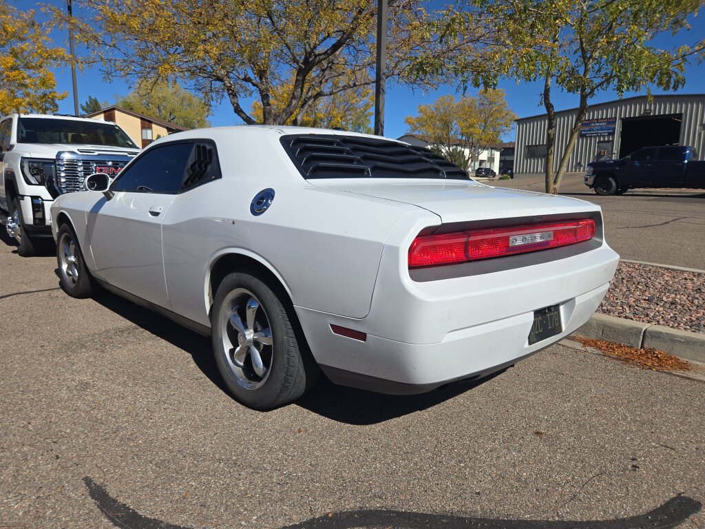 Used 2014 Dodge Challenger SXT RWD image 3