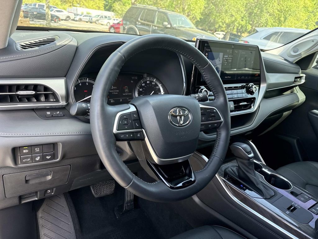 Used 2022 Toyota Highlander Platinum image 34