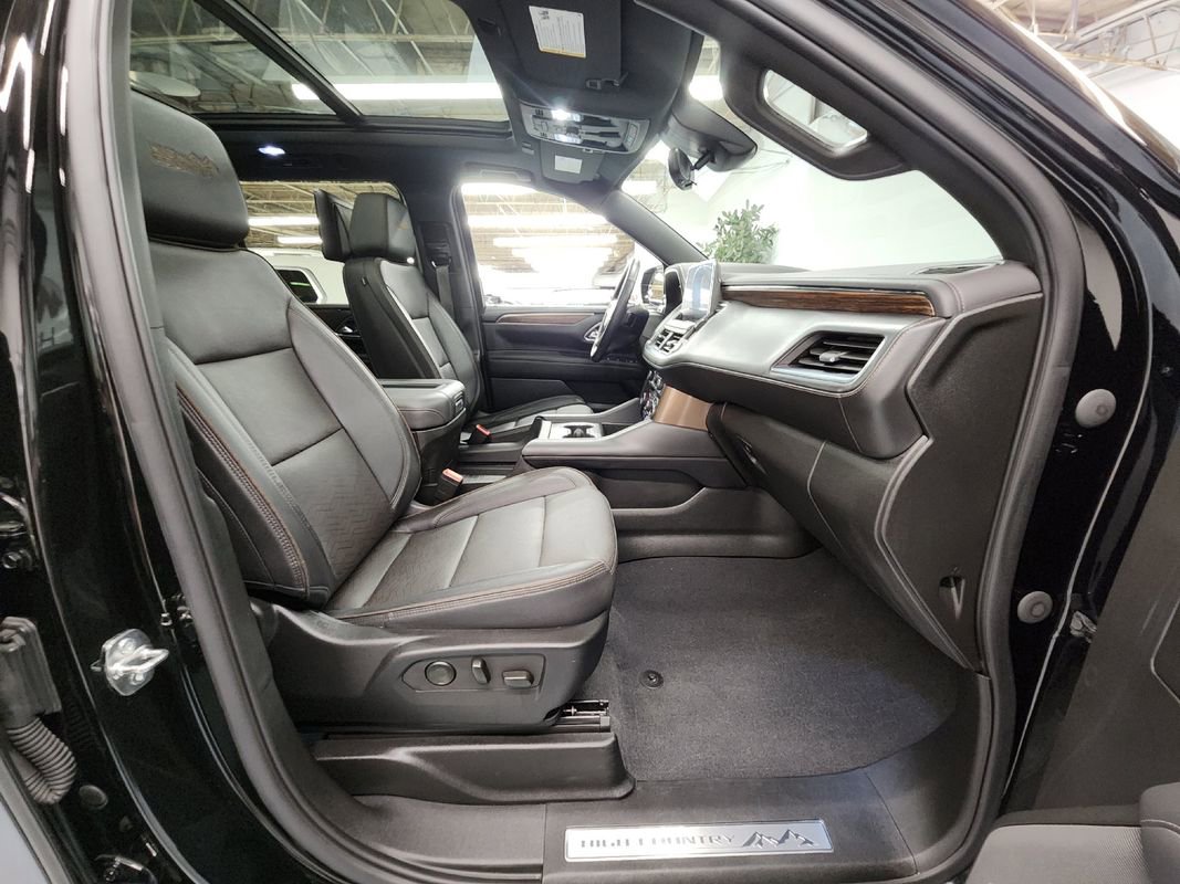 Used 2023 Chevrolet Suburban High Country image 11