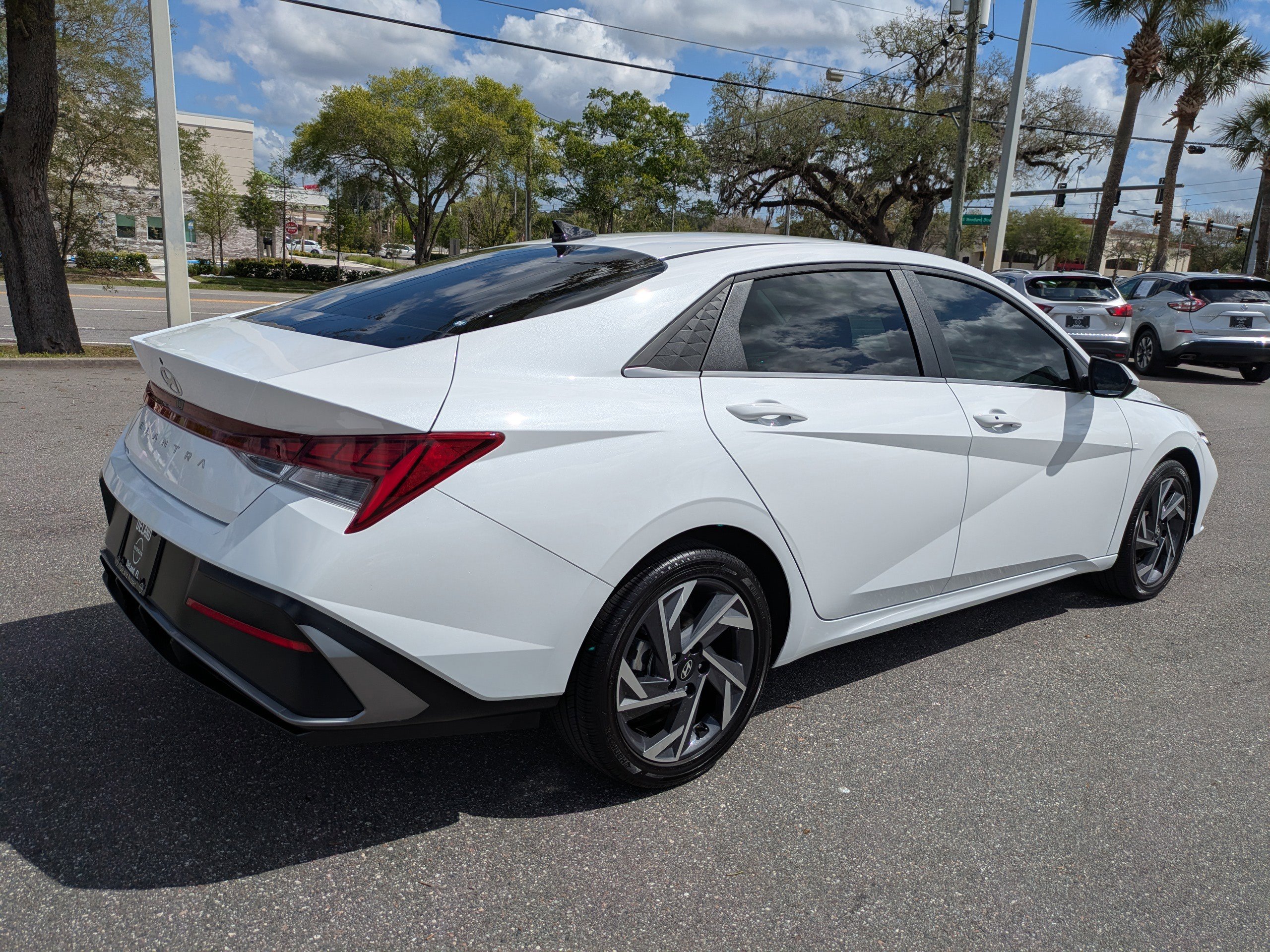 Used 2025 Hyundai Elantra SEL image 4