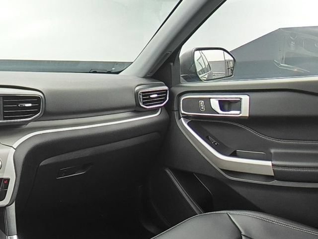 Used 2023 Ford Explorer XLT w/ Equipment Group 202A AWD/4WD image 29