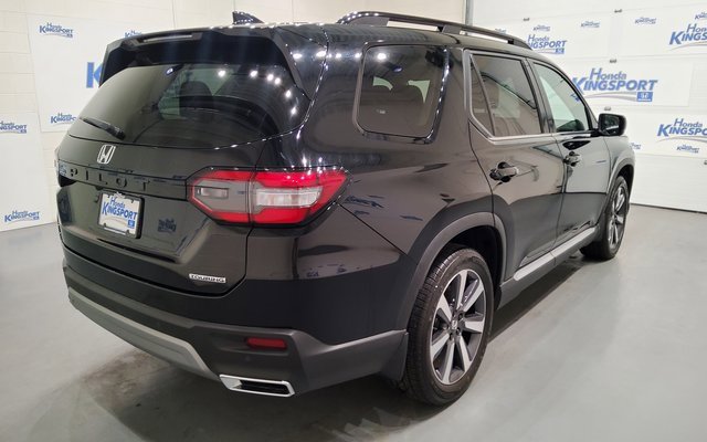 Used 2023 Honda Pilot Touring image 3