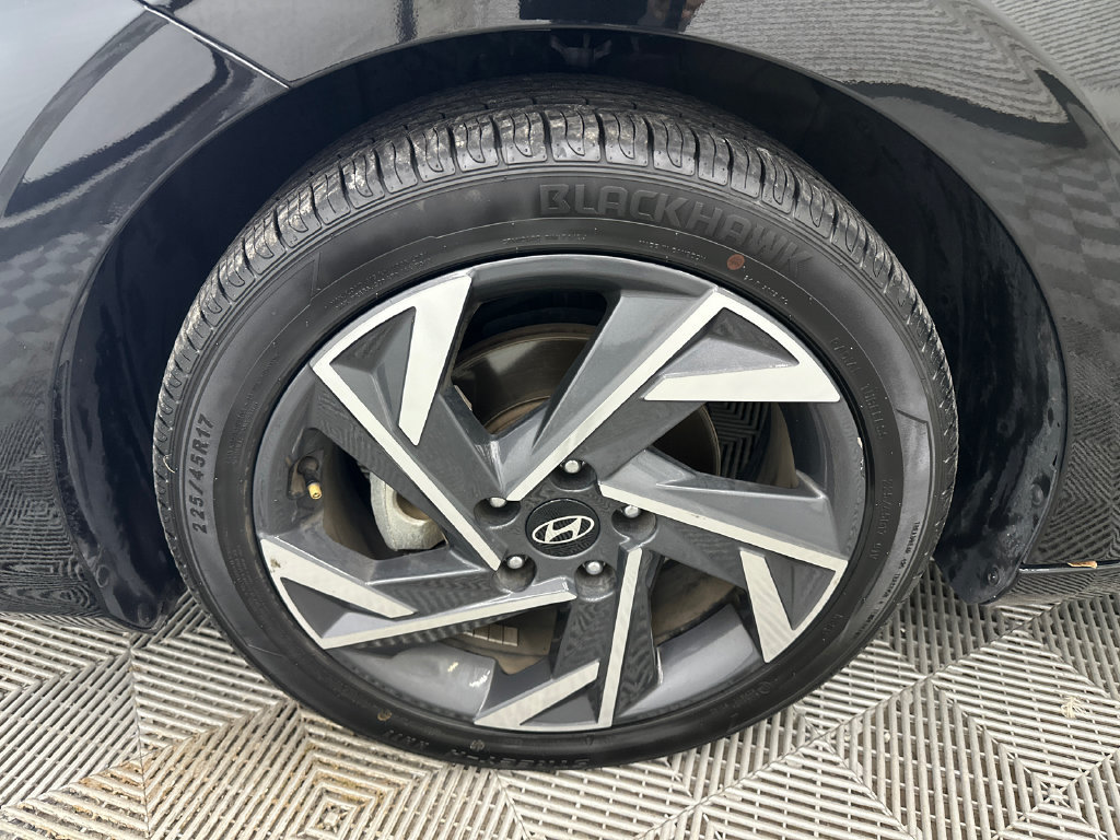 Used 2025 Hyundai Elantra SEL FWD image 11