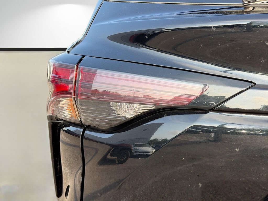 Used 2023 Toyota Sienna XLE image 10