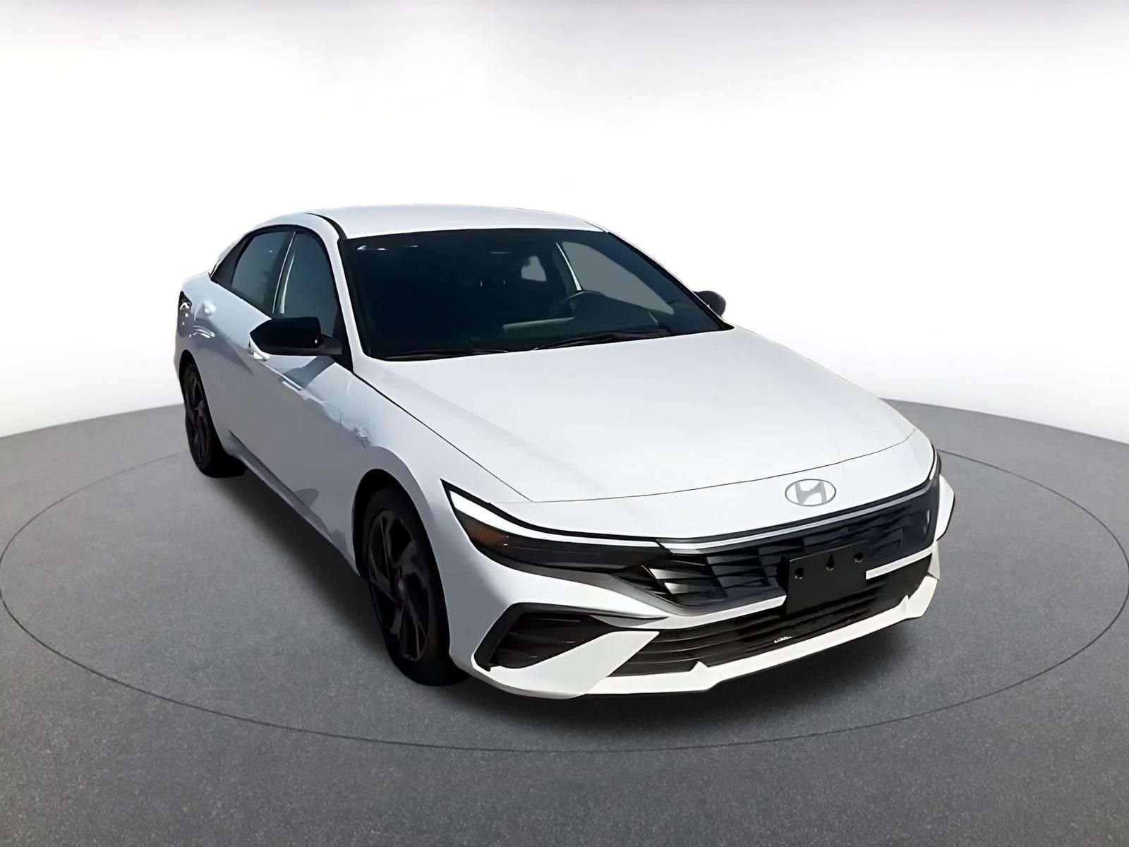 Used 2026 Hyundai Elantra Sport FWD image 3