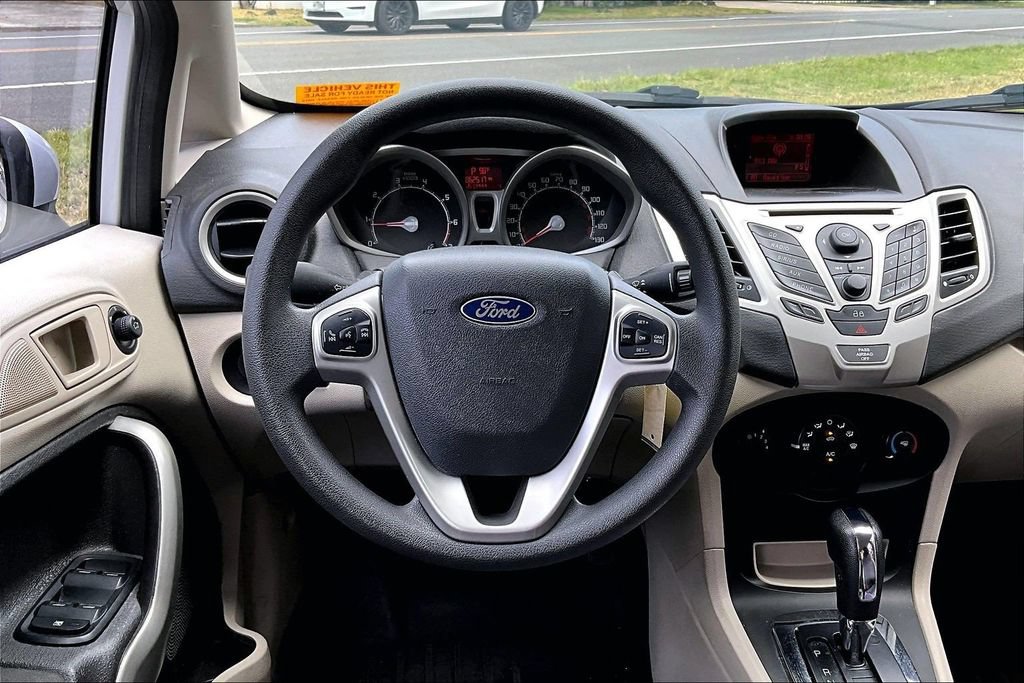 Used 2013 Ford Fiesta SE FWD image 5
