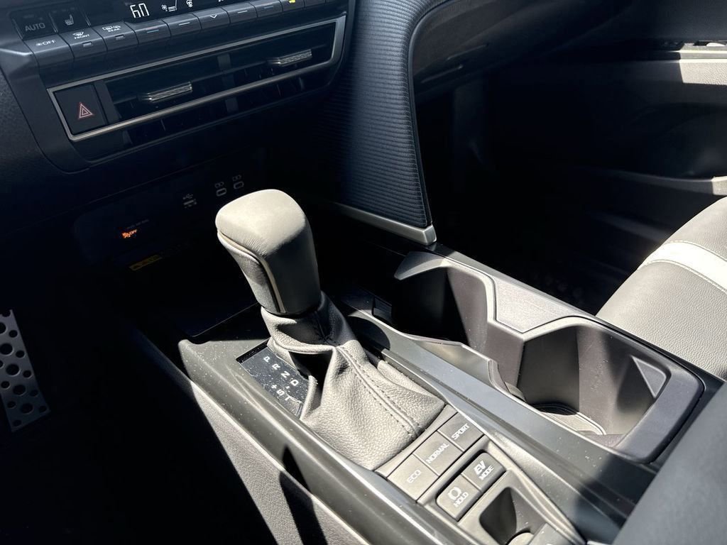 Used 2025 Toyota Camry SE w/ Convenience Package FWD image 26