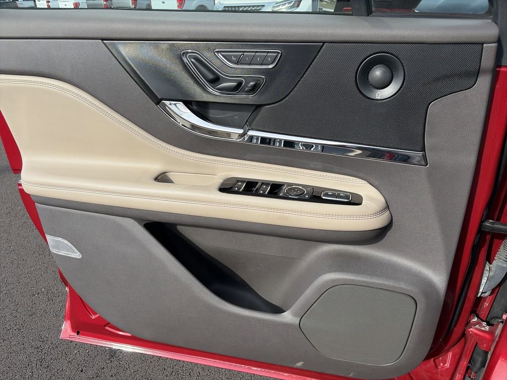 Used 2022 Lincoln Corsair Reserve w/ Equipment Group 201A image 13