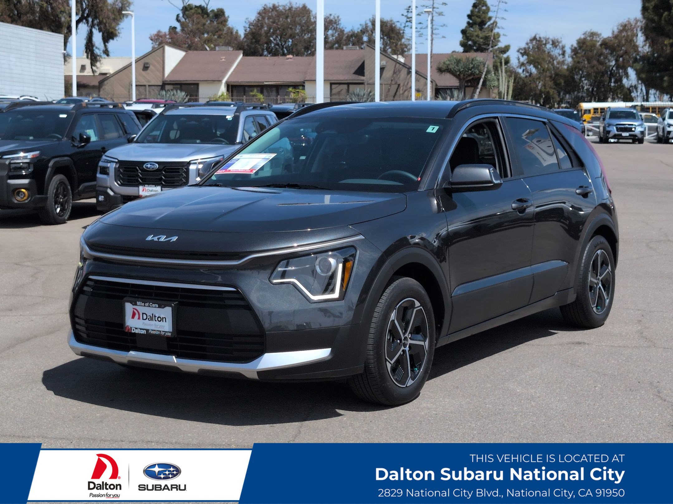 Used 2024 Kia Niro EX image 1