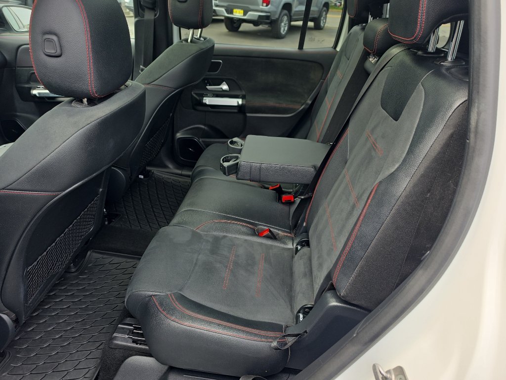 Used 2023 Mercedes-Benz EQB 300 4MATIC image 19