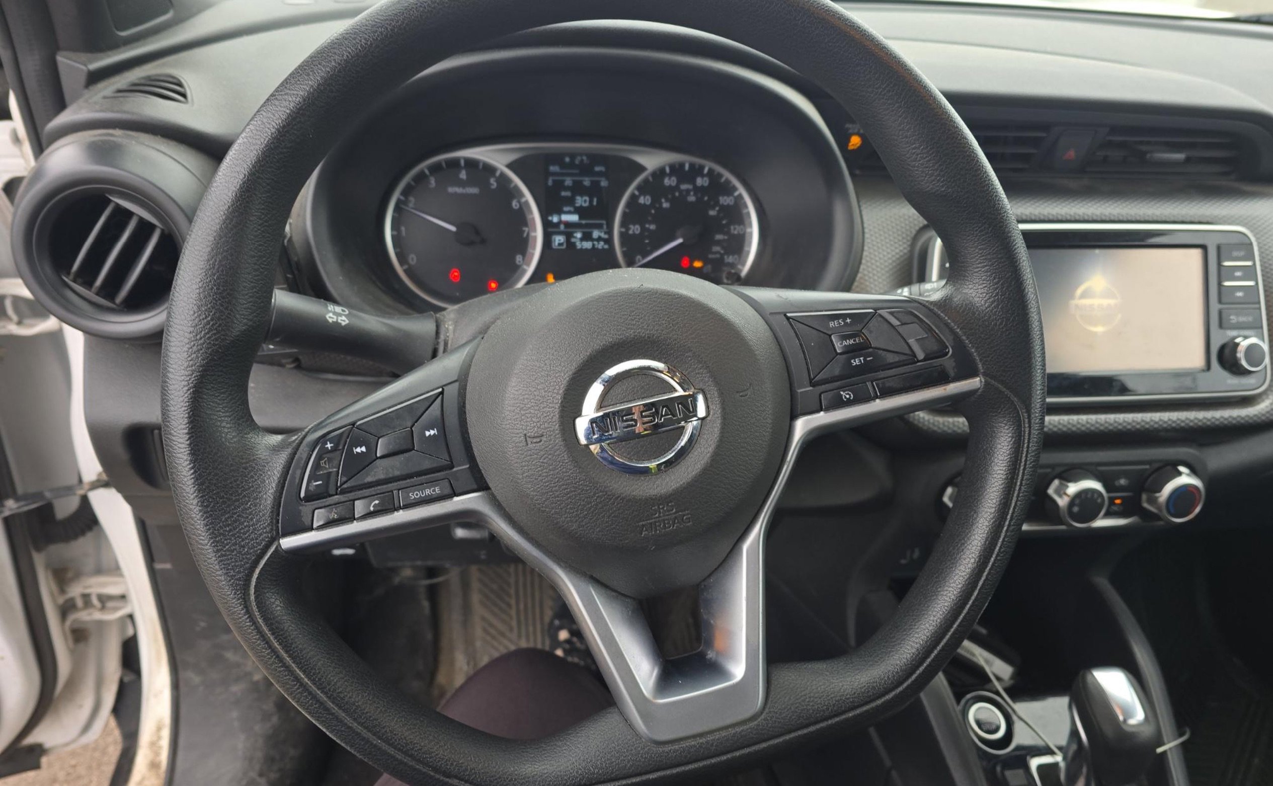 Used 2020 Nissan Kicks S image 6