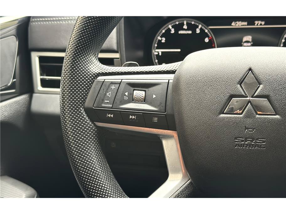 Used 2026 Mitsubishi Outlander ES FWD image 29