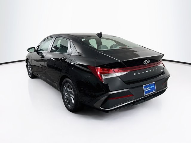 Certified 2025 Hyundai Elantra Hybrid FWD image 8