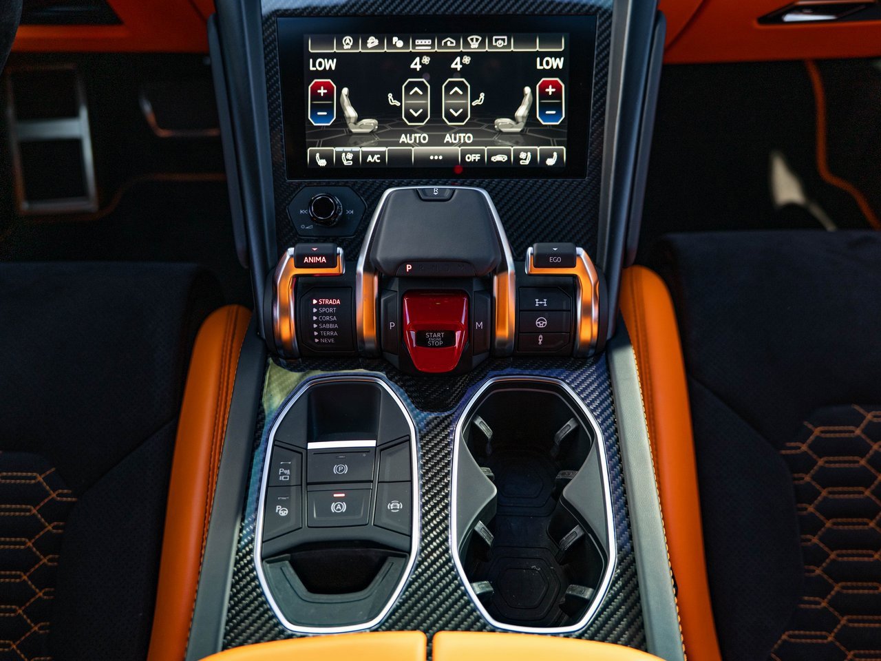 Used 2022 Lamborghini Urus image 32