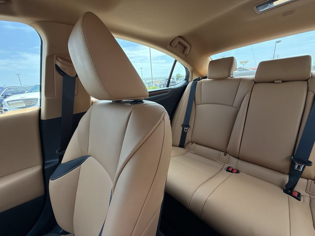 Used 2025 Lexus ES 300h w/ Premium Package FWD image 12