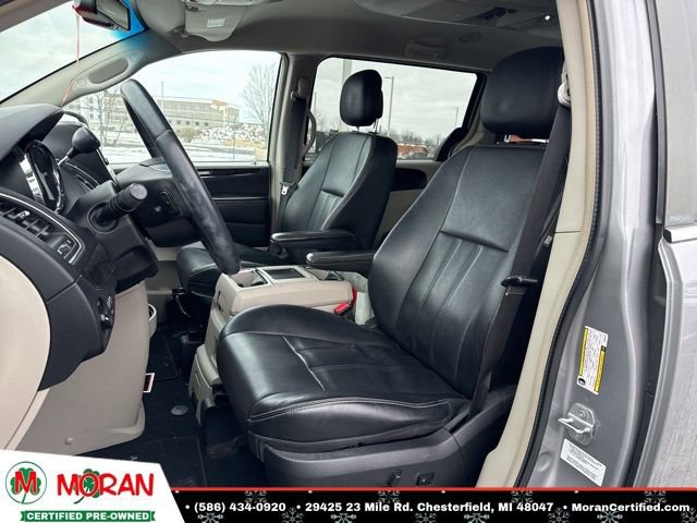 Used 2013 Chrysler Town & Country Touring image 11