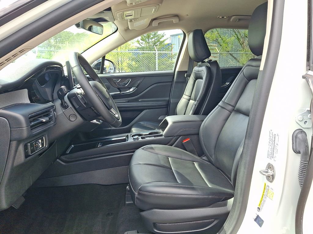 Used 2023 Lincoln Corsair AWD w/ Equipment Group 101A image 13