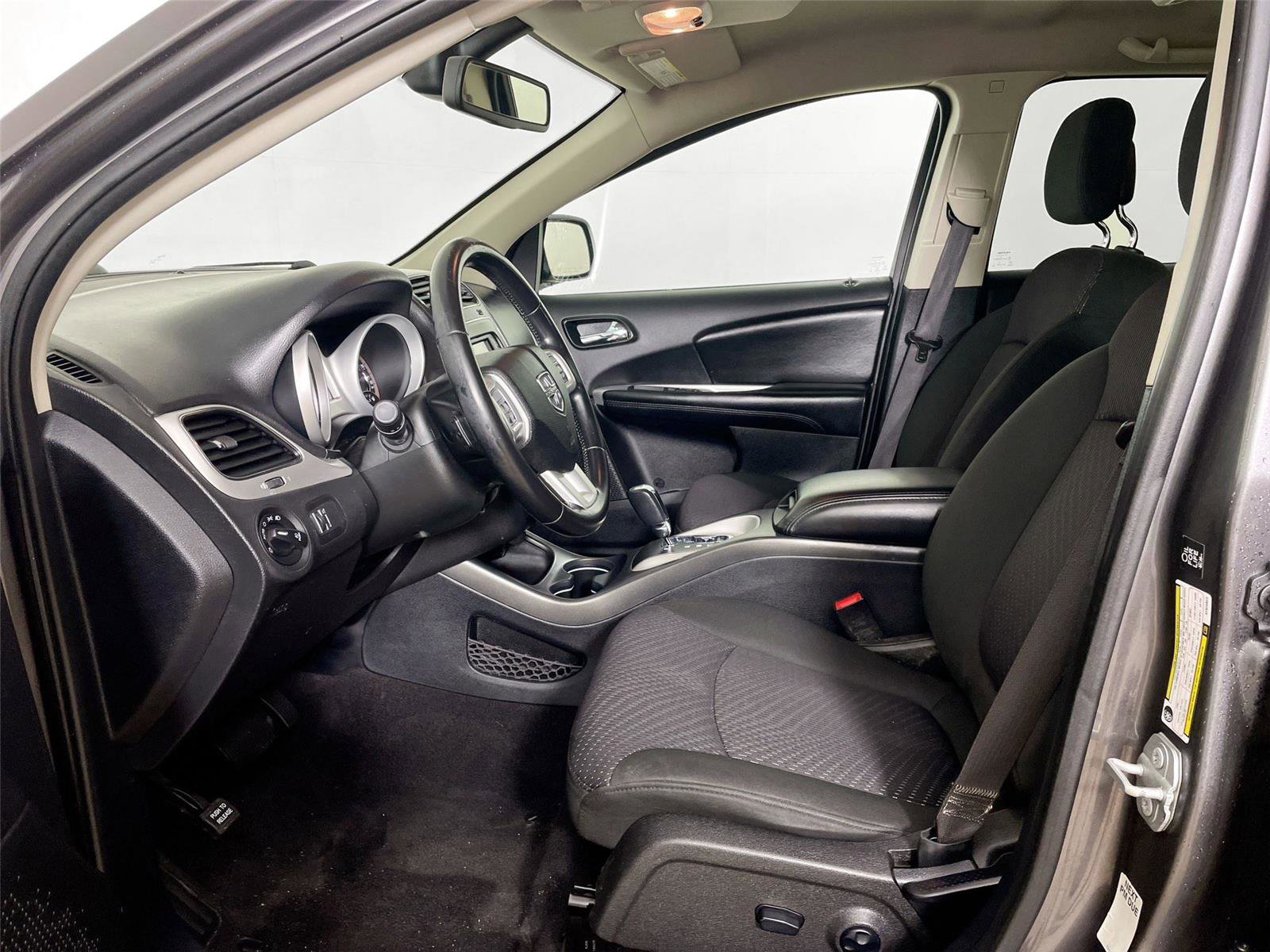 Used 2019 Dodge Journey SE w/ Premium Group FWD image 5