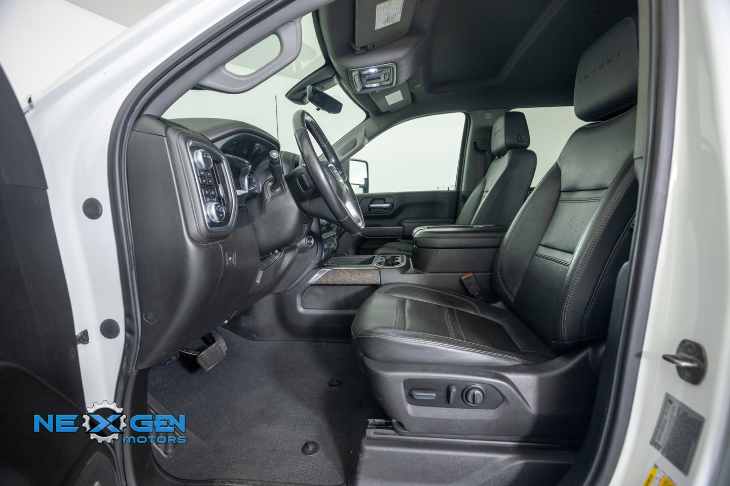 Used 2022 GMC Sierra 3500 Denali w/ Technology Package AWD/4WD image 12