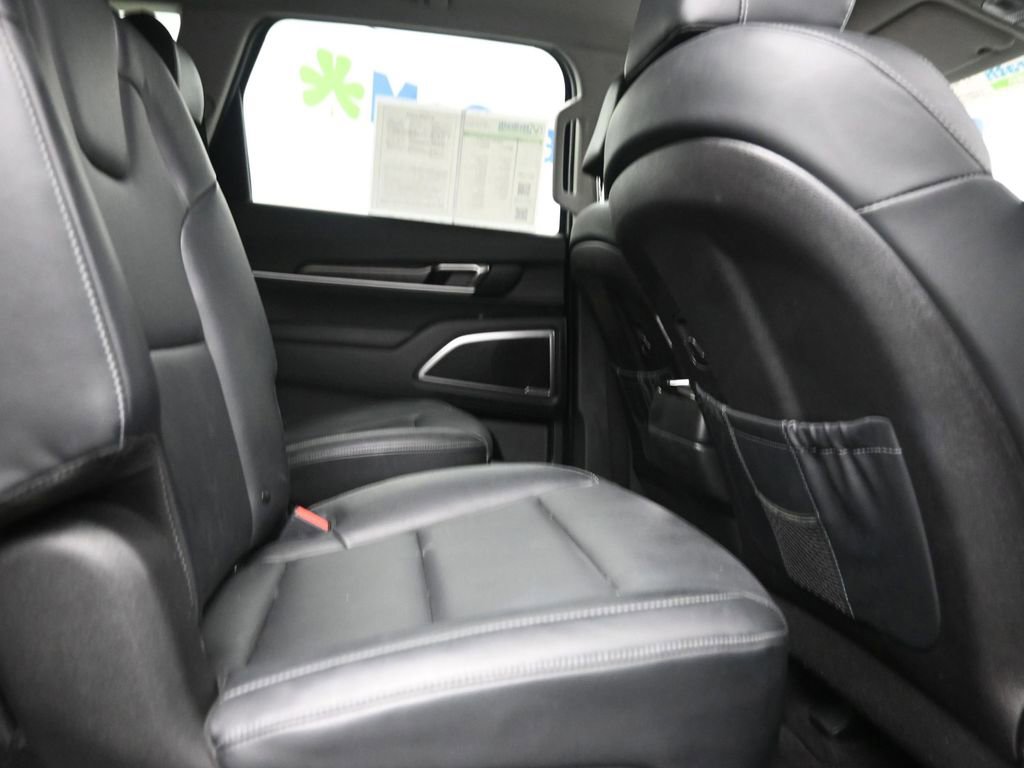 Used 2025 Kia Telluride S image 8