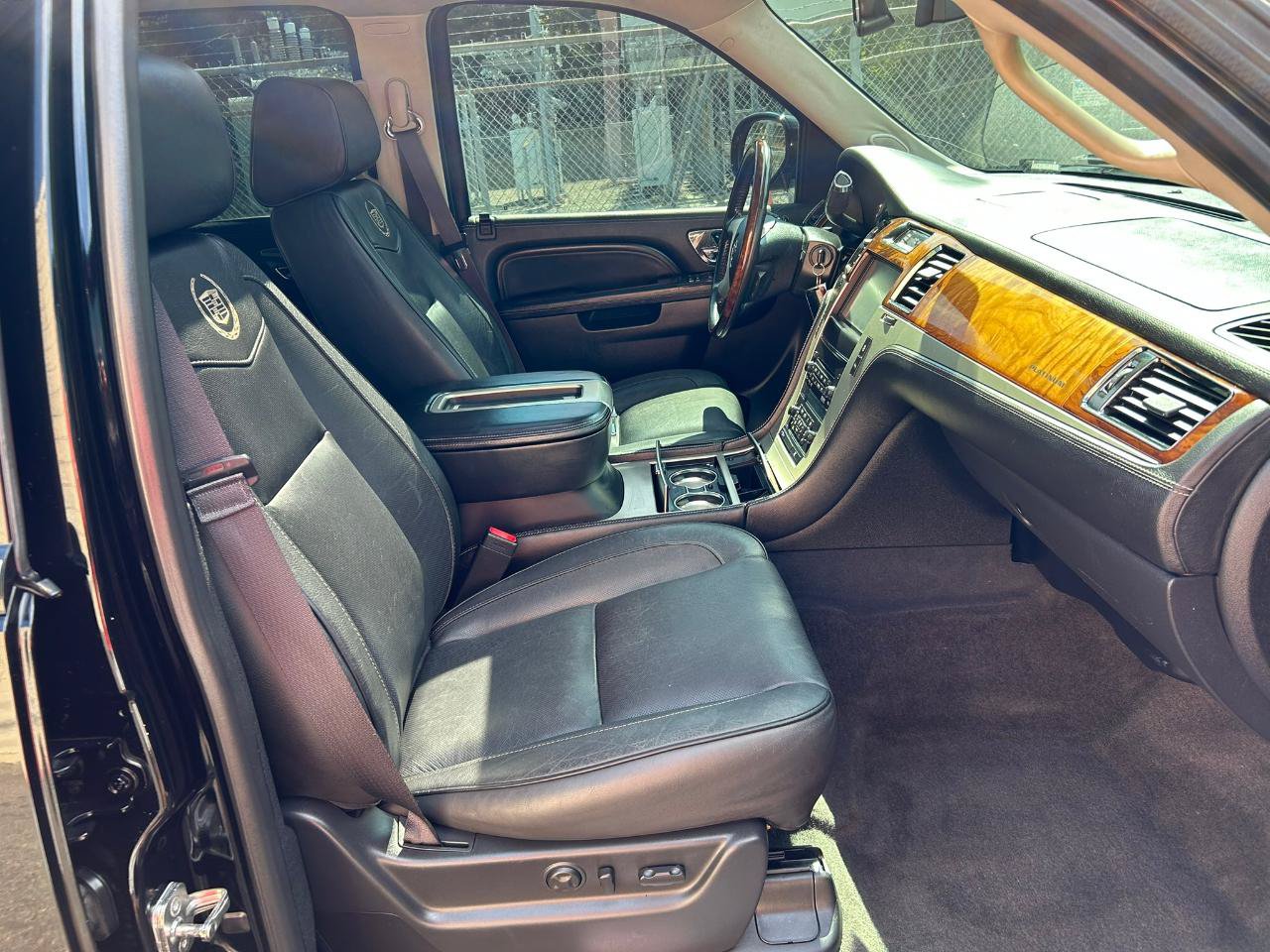 Used 2013 Cadillac Escalade Platinum AWD/4WD image 18