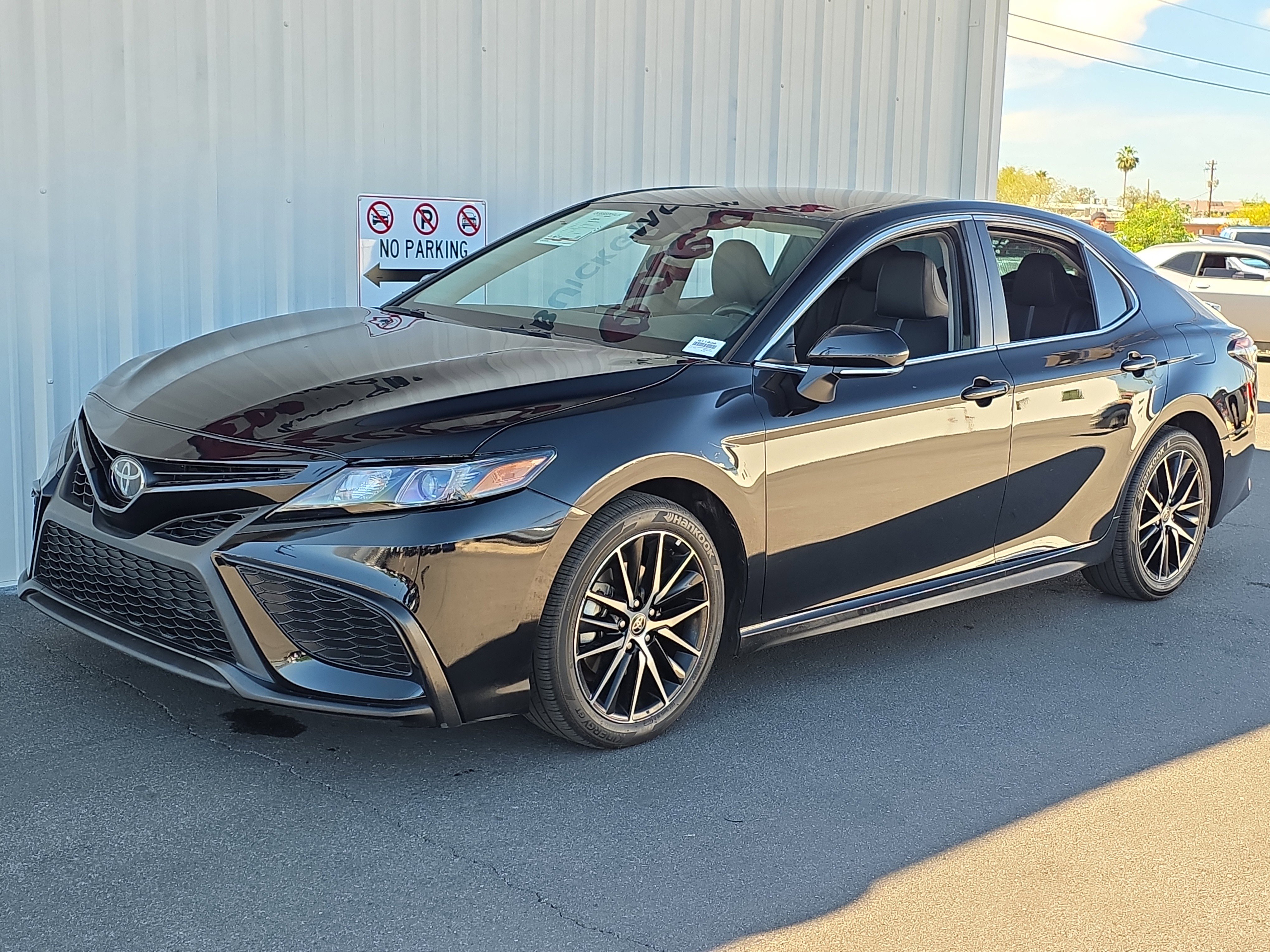 Used 2024 Toyota Camry SE w/ Convenience Package image 3