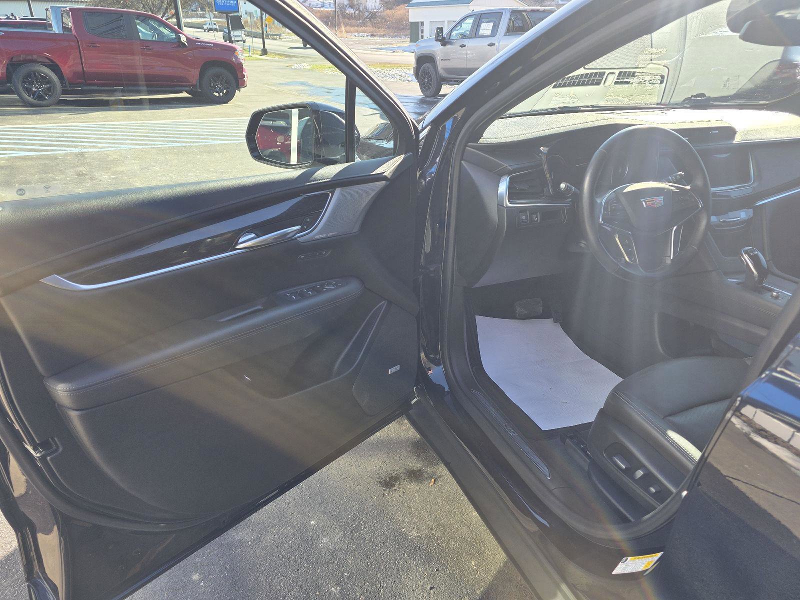 Used 2021 Cadillac XT5 Premium Luxury image 9