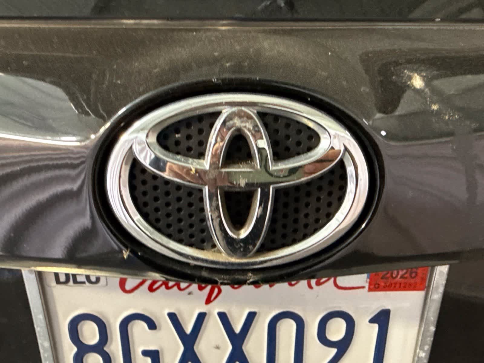 Used 2018 Toyota RAV4 XLE FWD image 14