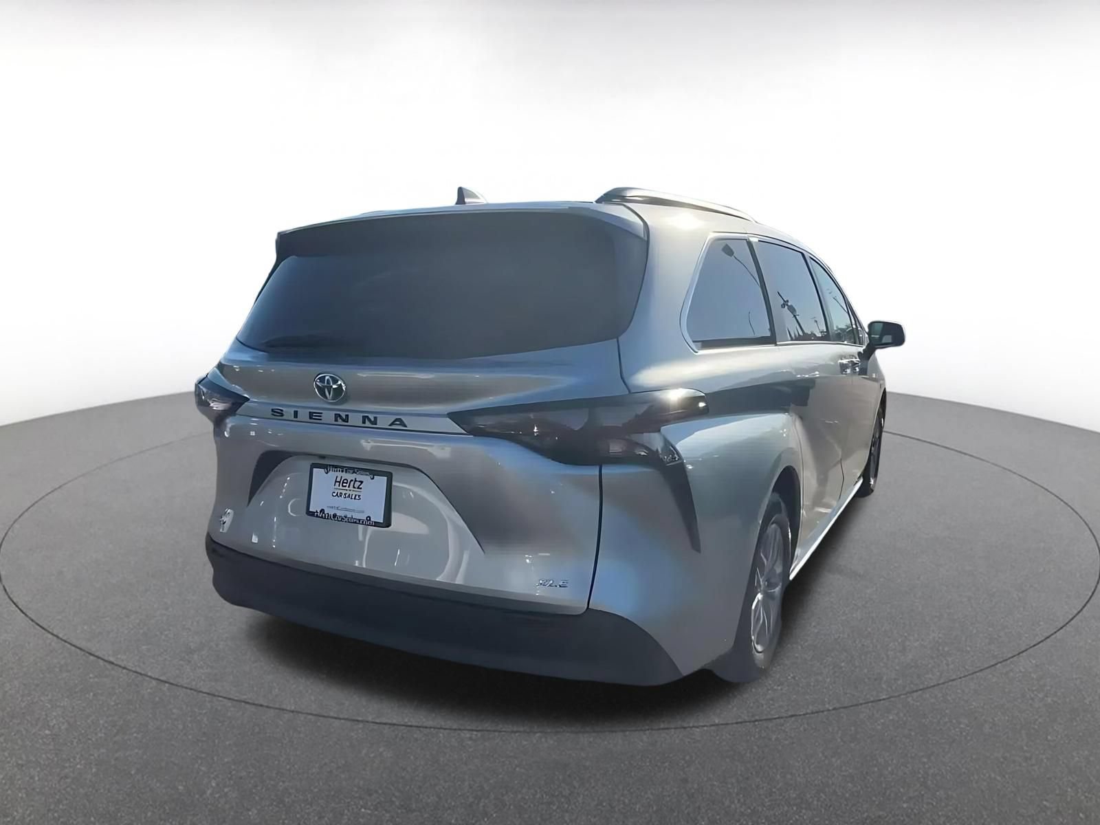 Used 2025 Toyota Sienna XLE FWD image 13