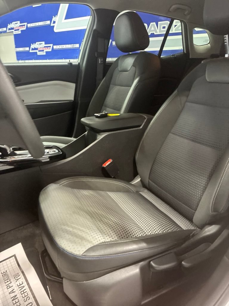 Used 2025 Chevrolet Trax LT FWD image 12