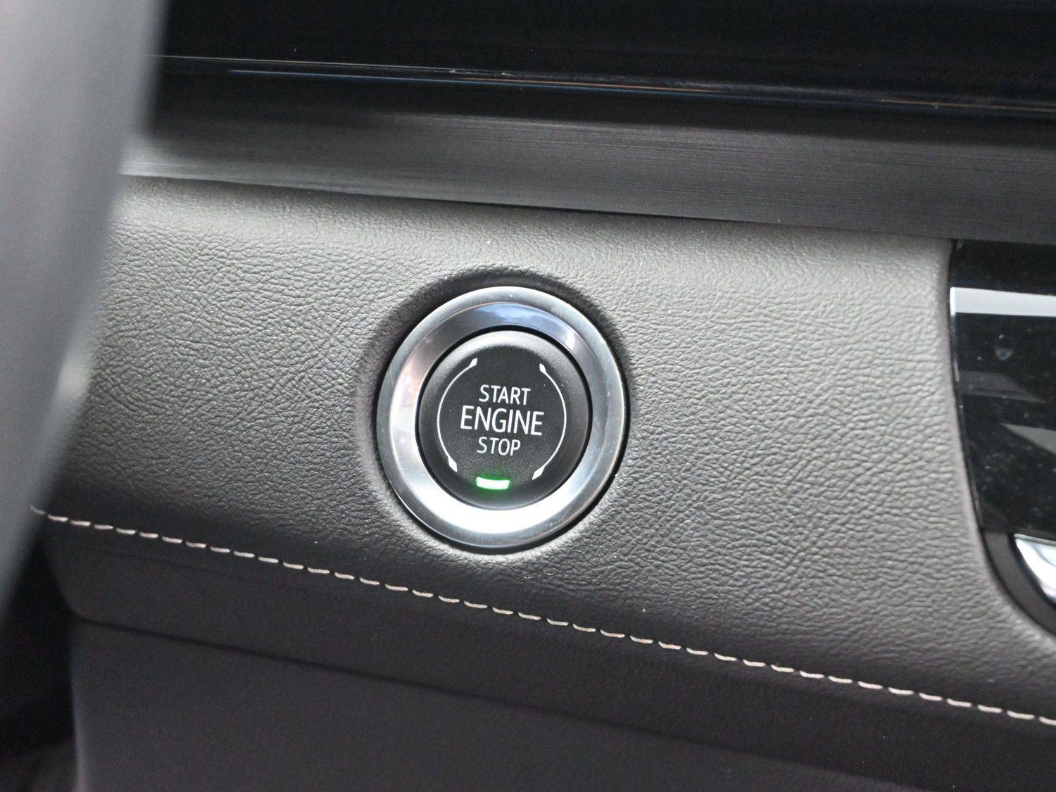 Certified 2024 Cadillac Escalade ESV Premium Luxury image 25