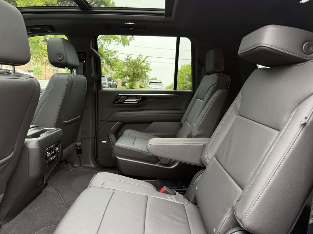 Used 2026 Chevrolet Suburban Z71 w/ Comfort Package AWD/4WD image 18