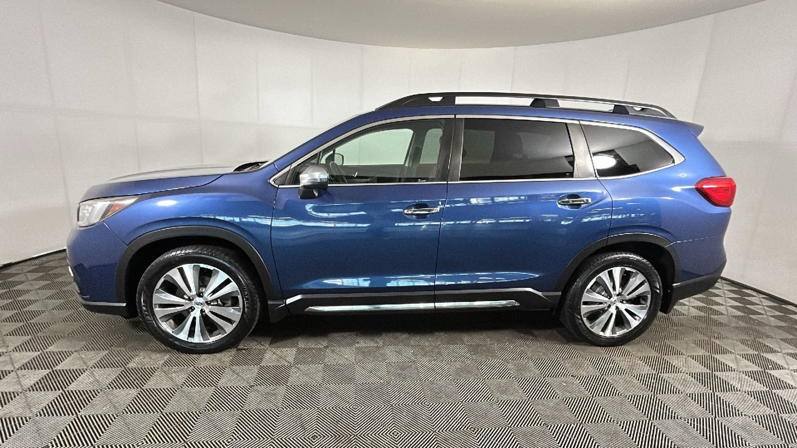 Used 2019 Subaru Ascent Touring w/ Popular Package #2 AWD/4WD image 6