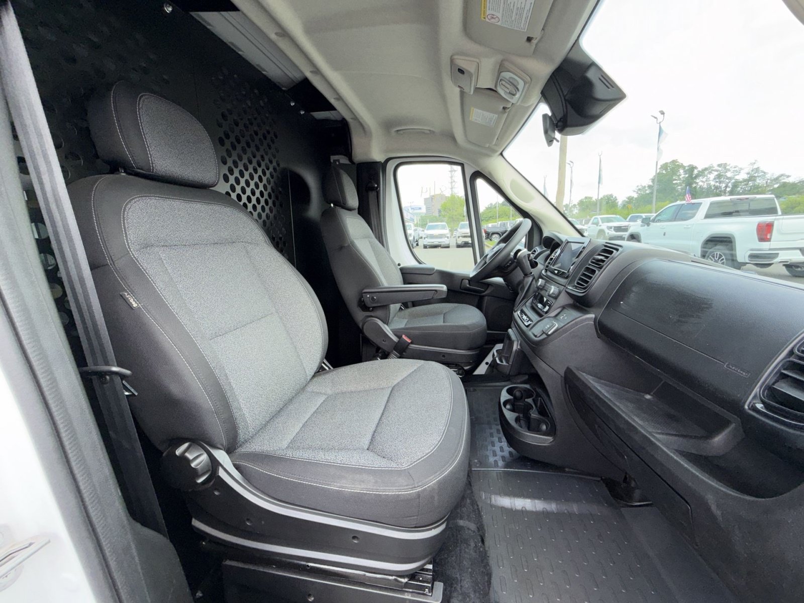 Used 2025 RAM ProMaster 2500 w/ U-Haul Equipment Group FWD image 25