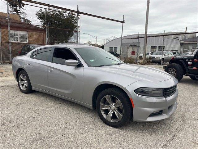 Used 2015 Dodge Charger SXT RWD image 5
