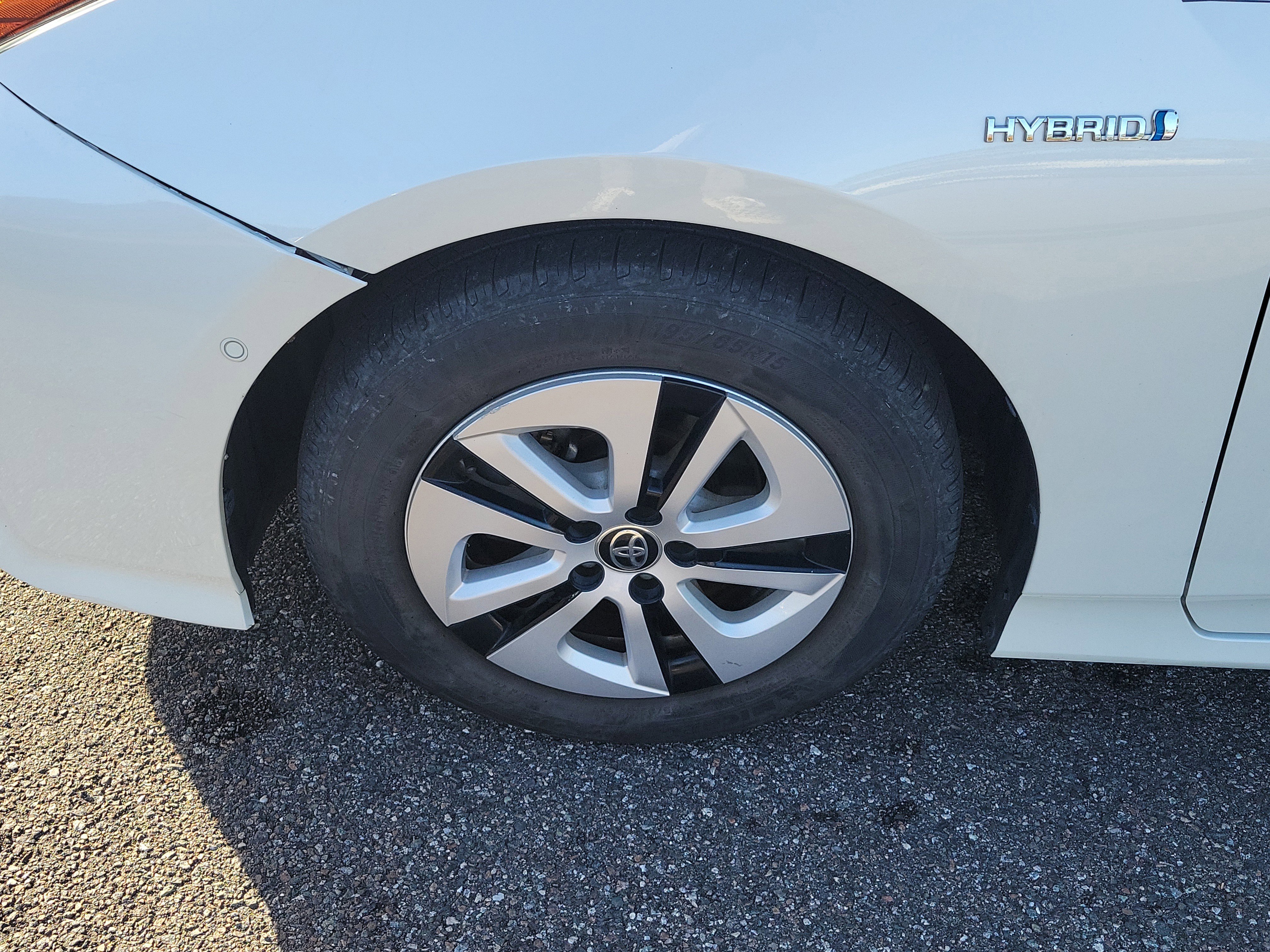 Used 2018 Toyota Prius Four image 37