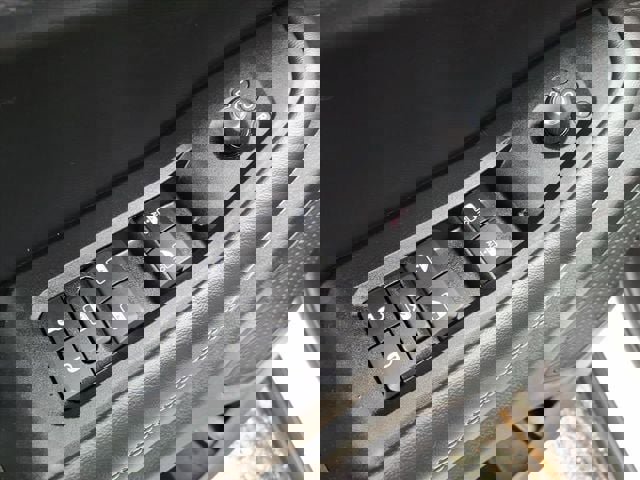 Used 2023 Jeep Grand Cherokee Altitude image 15