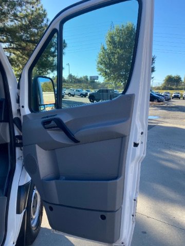 Used 2015 Freightliner Sprinter 2500 w/ Additional Battery Package image 14