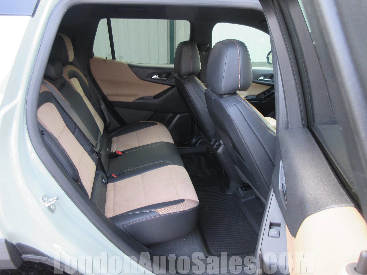 Used 2025 Chevrolet Equinox ACTIV FWD image 15