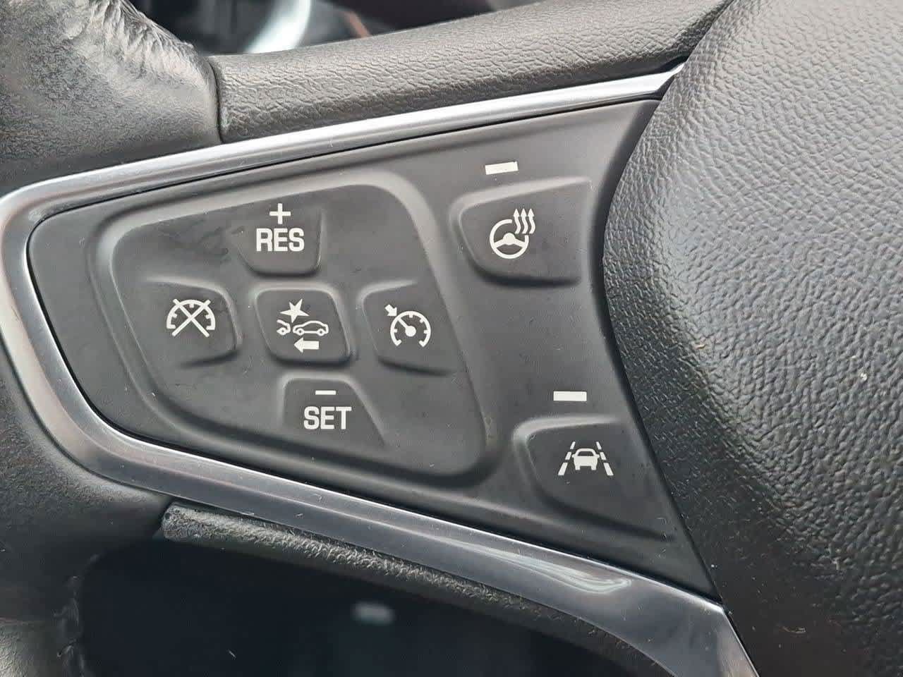 Used 2018 Chevrolet Equinox Premier AWD/4WD image 25