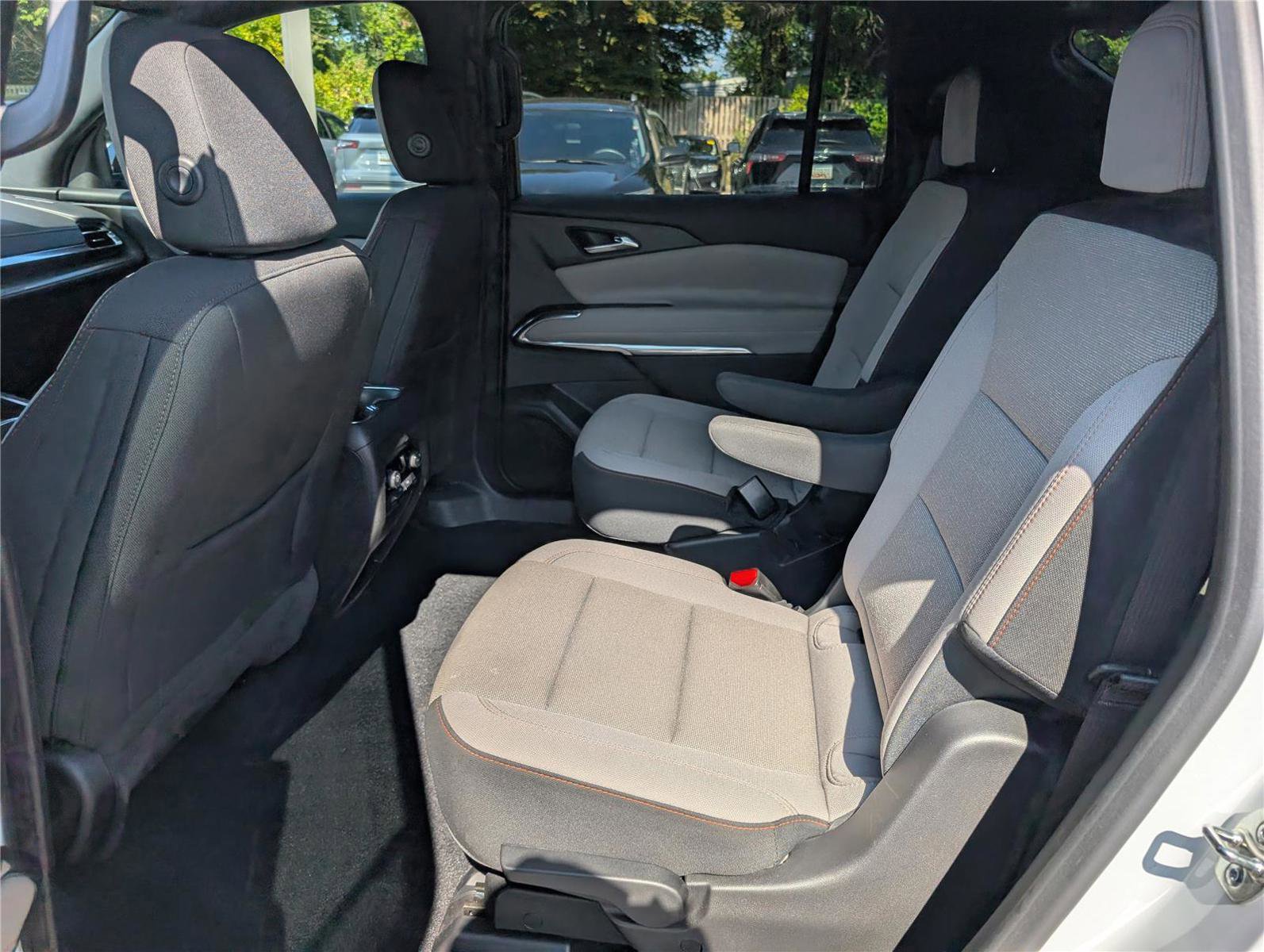 Used 2025 Chevrolet Traverse LT image 17