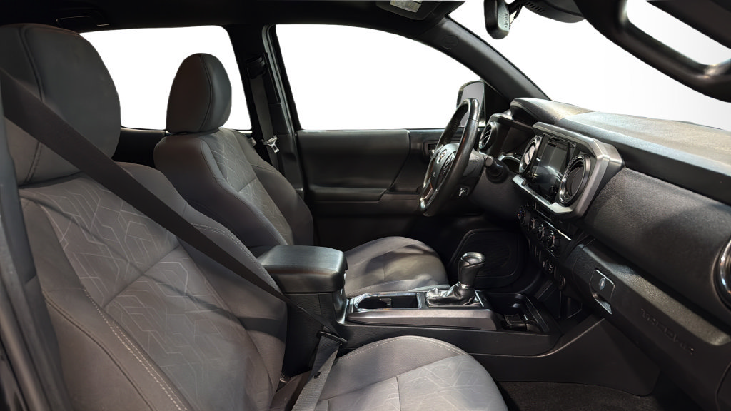 Used 2019 Toyota Tacoma SR5 AWD/4WD image 10