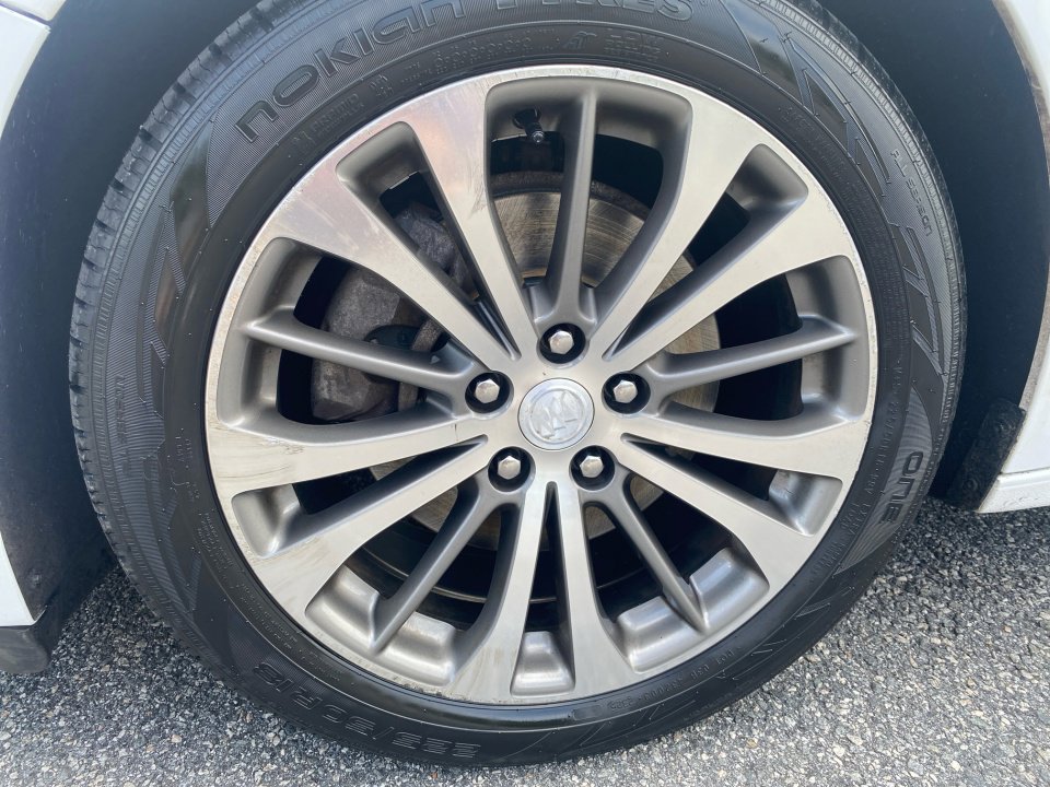 Used 2017 Buick LaCrosse Premium image 31